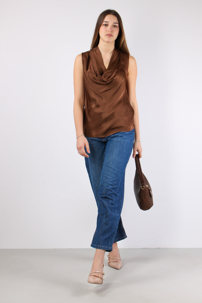 Wolfy Blusa Smanicata Effetto Raso Toffee-3