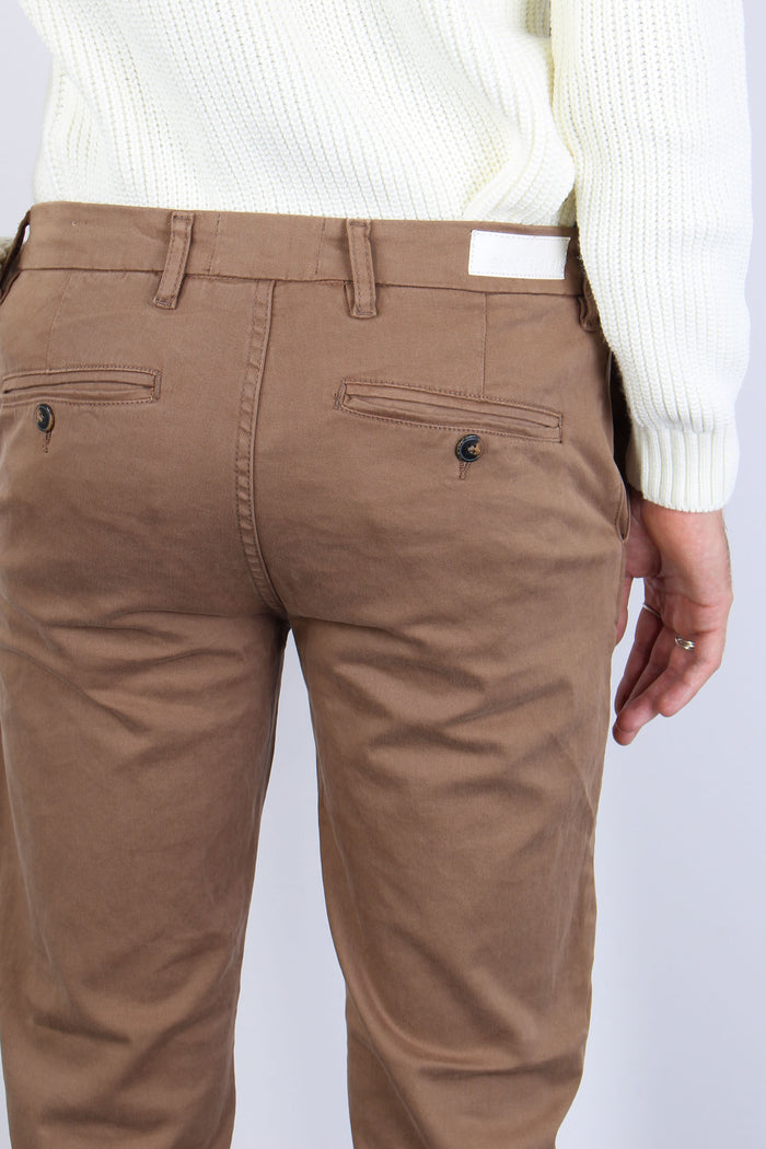 Pantalone Chino Basico Fango-7