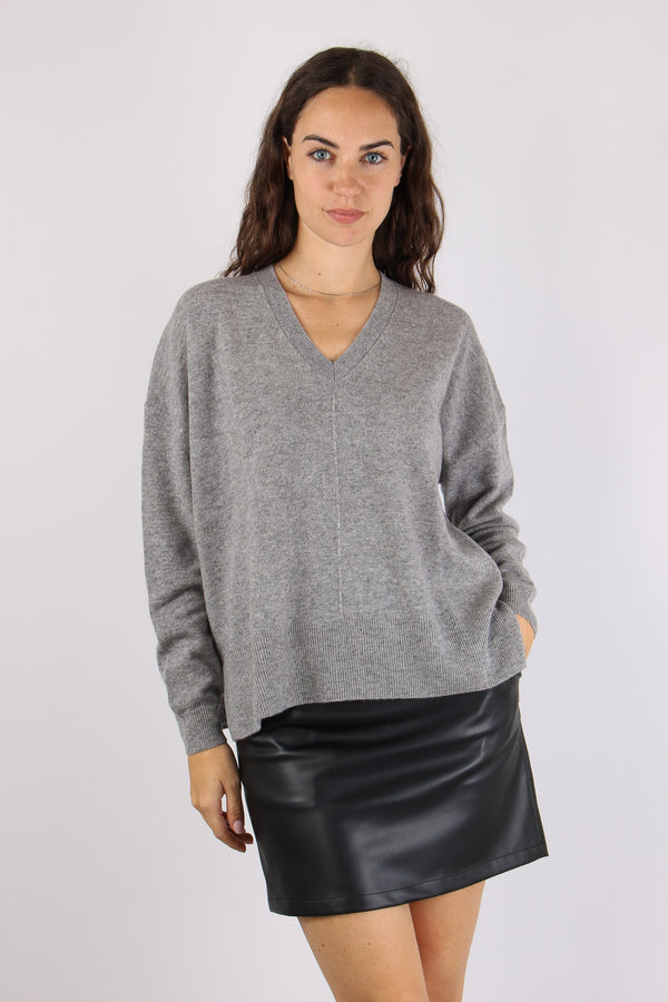 Maglia Scollo V Spacchi Grigio-2