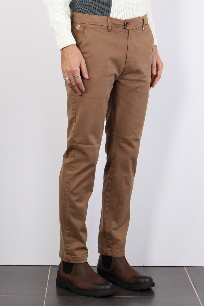 Pantalone Chino Basico Fango-4