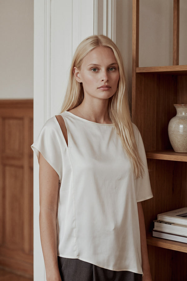 Blusa Oblo Spalla Panna
