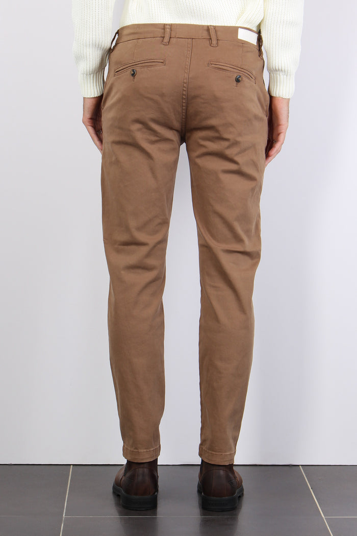 Pantalone Chino Basico Fango-3