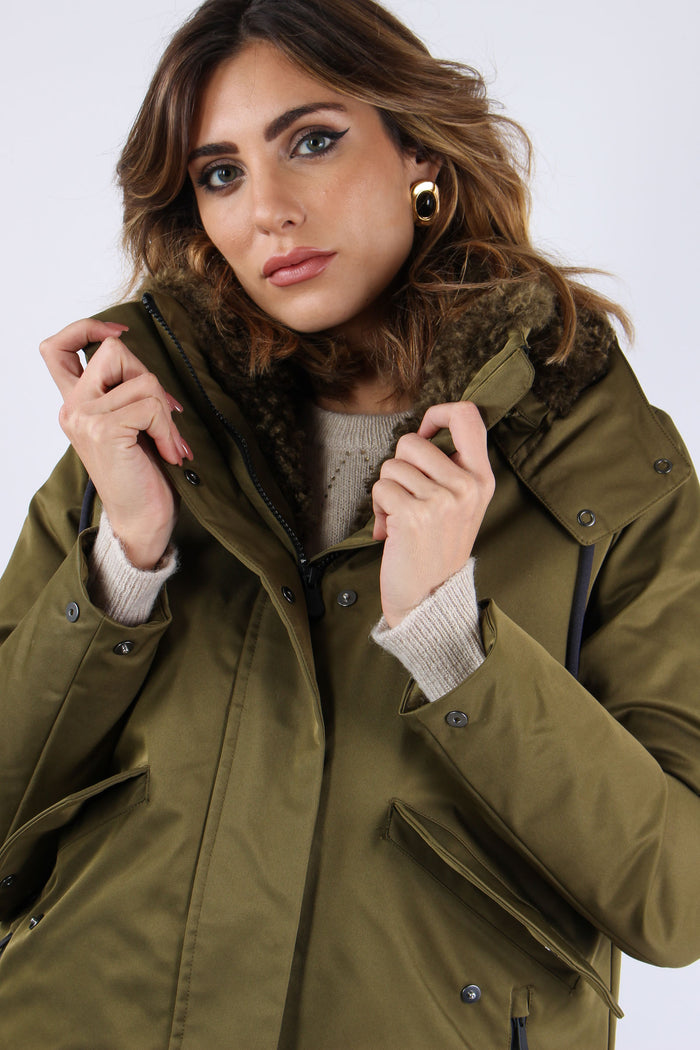 Kara Parka Corto Interno Teddy Green-8