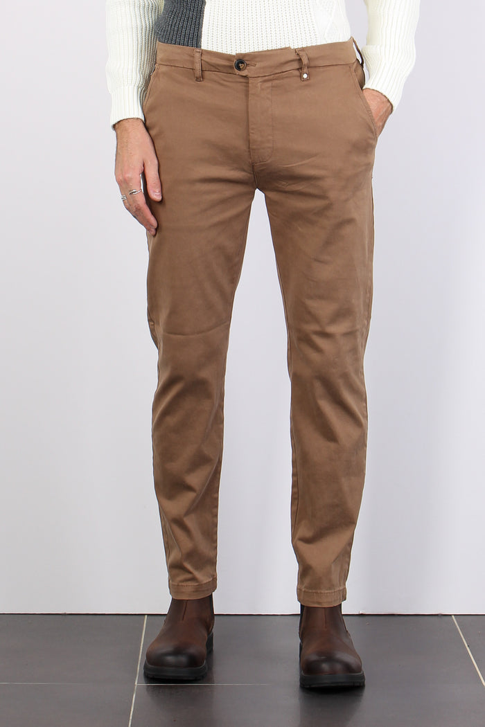 Pantalone Chino Basico Fango-2